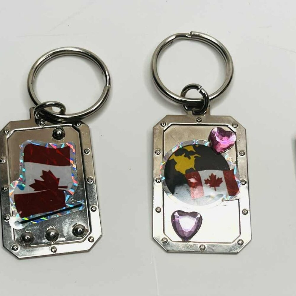 Handmade Canadian Flag Metal Keychain Gift Souvenir NWT - Picture 2 of 7